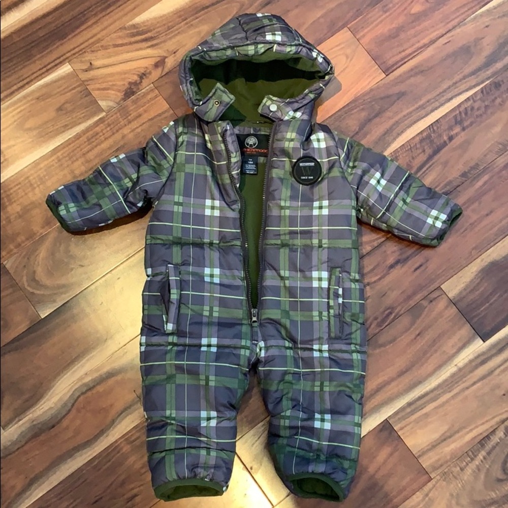 Boys 18m Super cute and warm snow suit worn once